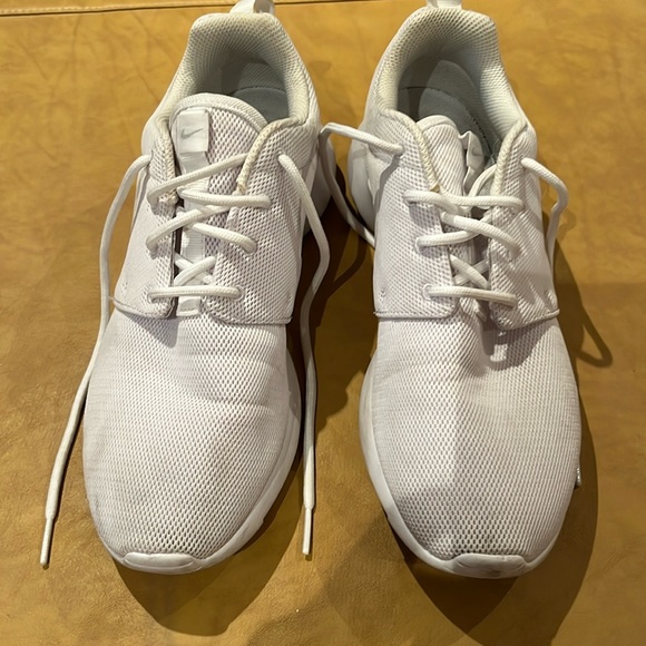 Woman’s Nike Roche white. Size 8 1/2 - Picture 1 of 6